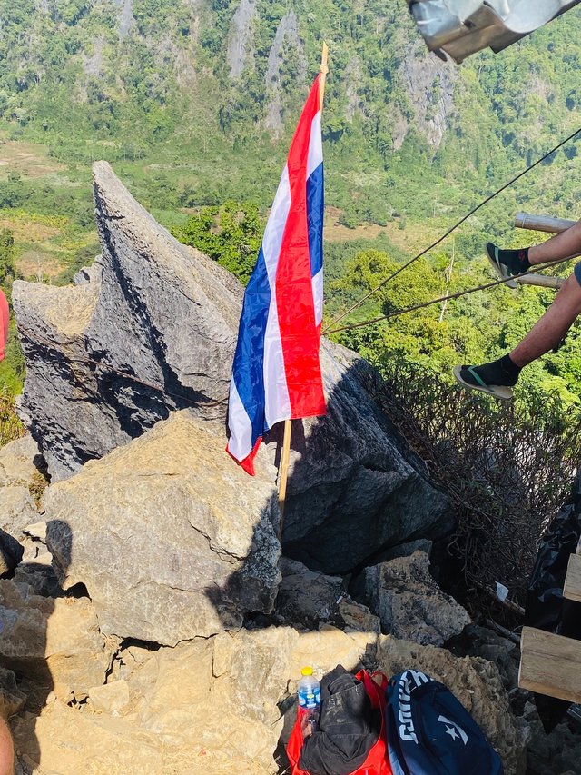 I don't know why, but someone brought a Thai-flag up here. 