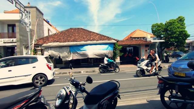 One of Sanur's main roads near Sindu market