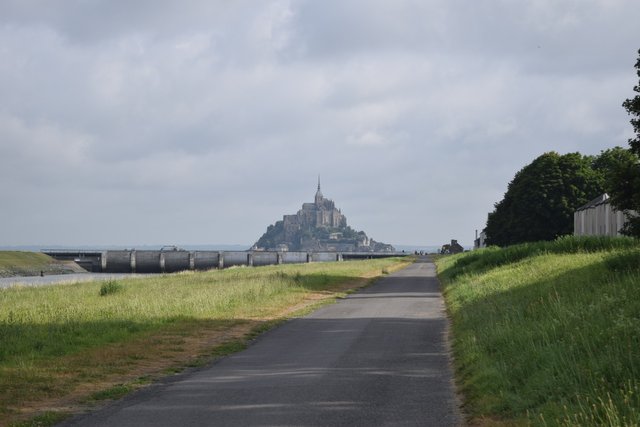 A stroll towards Mont Saint Michel