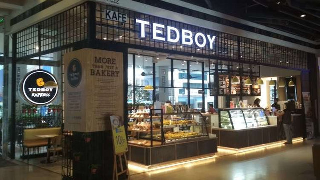 Great coffee and great pastries at the concourse floor - TEDBOY EXPRESS