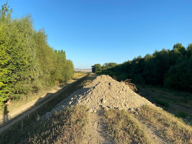 The Romanian way of blocking car traffic on the Danube dikes or may be it’s just a giant molehill?