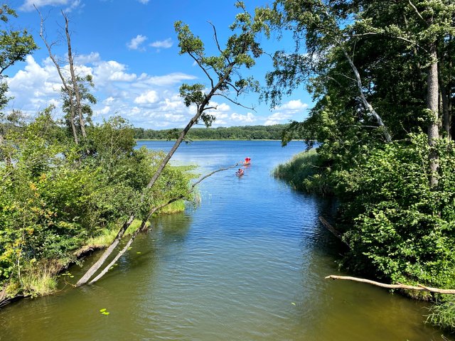 Crossing between the lakes