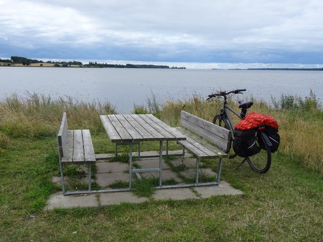 The commuter bench
