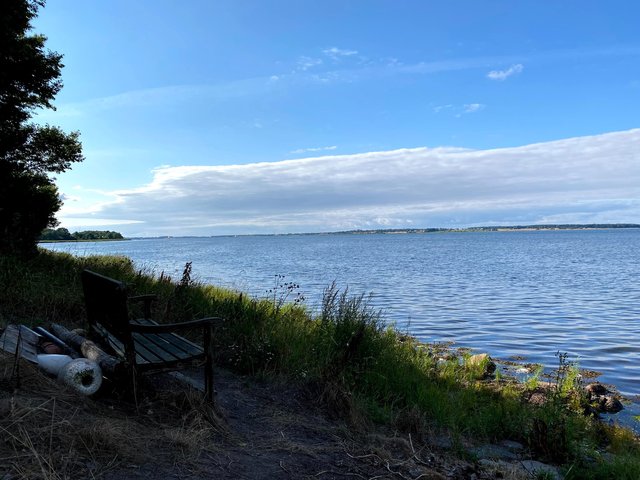 The fisherman bench