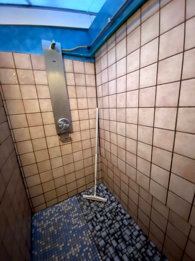 Oh yes, hot shower included in the price