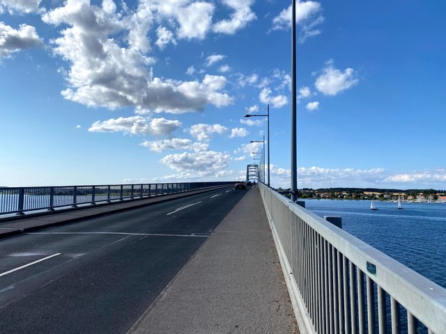 Crossing the Dronning Alexandrines bridge