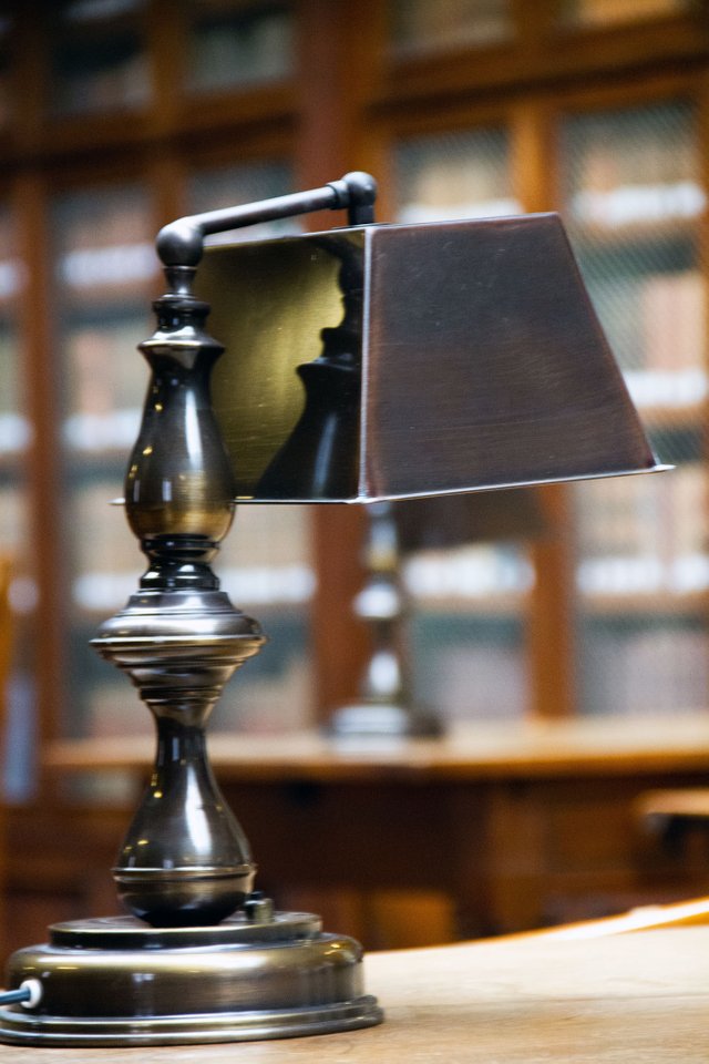 Oviedo University Desk Lamp