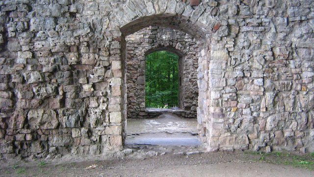 Zamek w Lačplesis (a w zasadzie w Lielvarde).