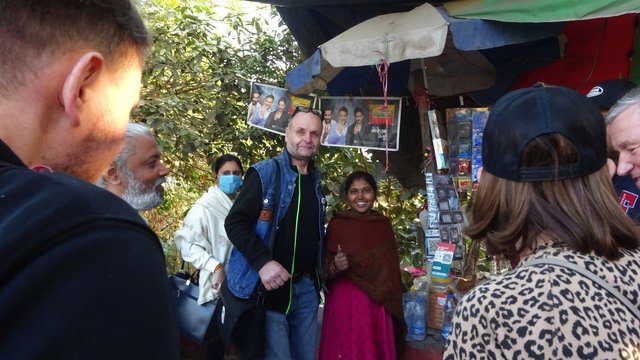 On arrival in Delhi, members of the local Jawa Club gave a warm welcome. The first task is to taste tea with ginger and milk