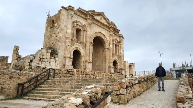 The gate to the archeological site of Jerash!