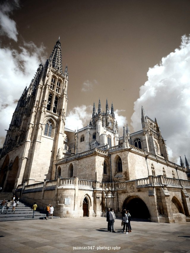 Another general panorama from the Saint Mary’s Square