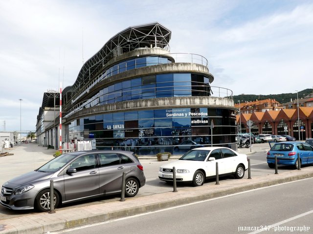 Facilities of the modern La Lonja Restaurant