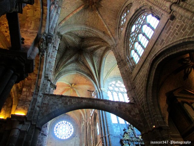 Cathedral of San Salvador: the magic of light