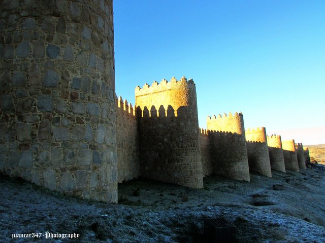 Dawn next to the walls of Ávila