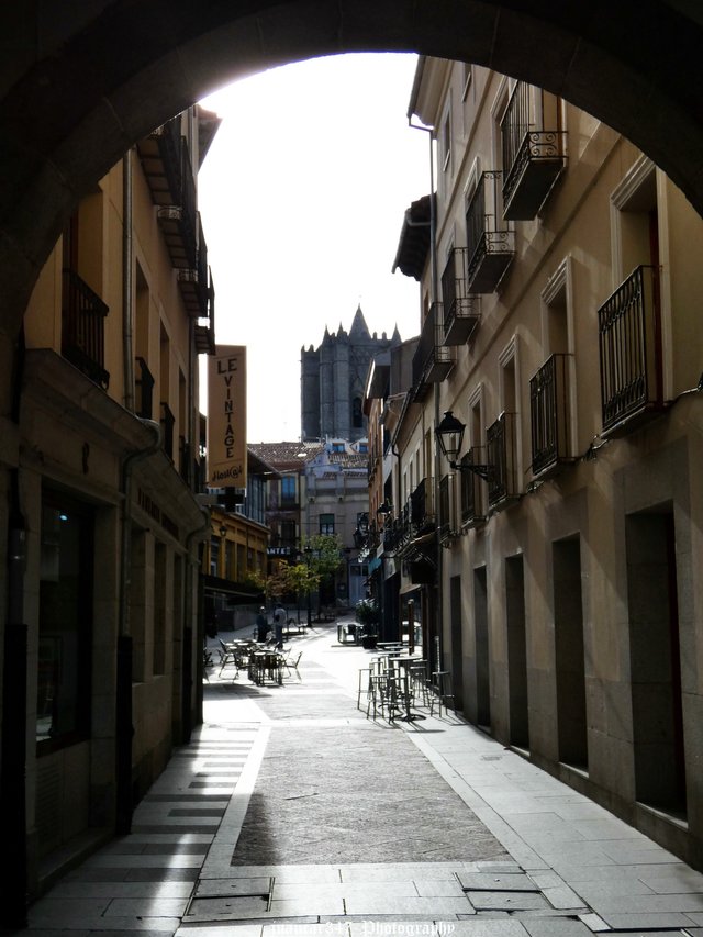 Strolling towards the cathedral