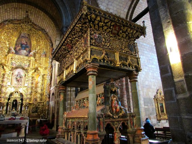 Basilica of San Vicente: Cenotaph of the Holy Martyrs