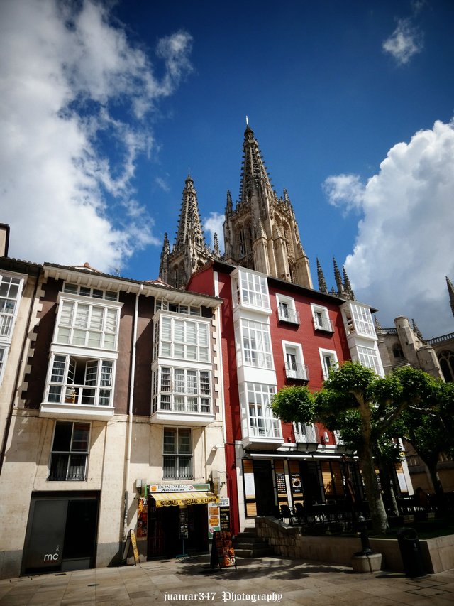 Always above the rooftops, the pinnacles of the cathedral