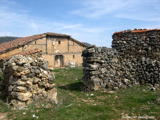 Urban dreams: stone, wood and tile