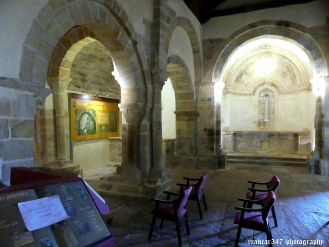 Panorámica del ábside y la capilla del Evangelio