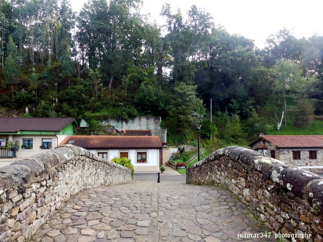 La forma de ’lomo de asno’ del Puente Mayor, también llamado Puente Romano