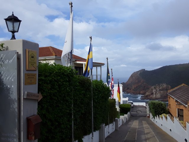 Guesthouse with a view of the Knysna Heads where estuary runs out to the Indian Ocean