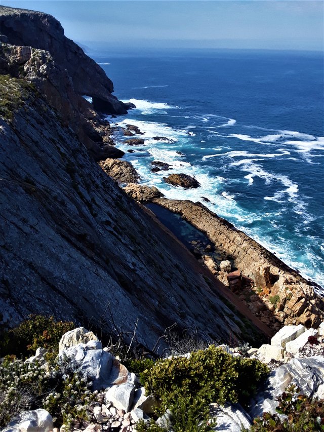 A sheer drop to the sea level below although I found a path