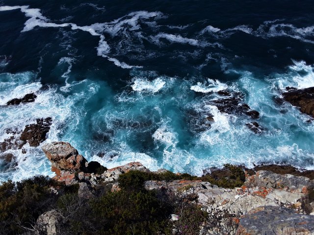 A sheer drop straight into the blue Indian ocean makes this an impossible place to descend and requires you to keep your wits about you and have a head for heights.