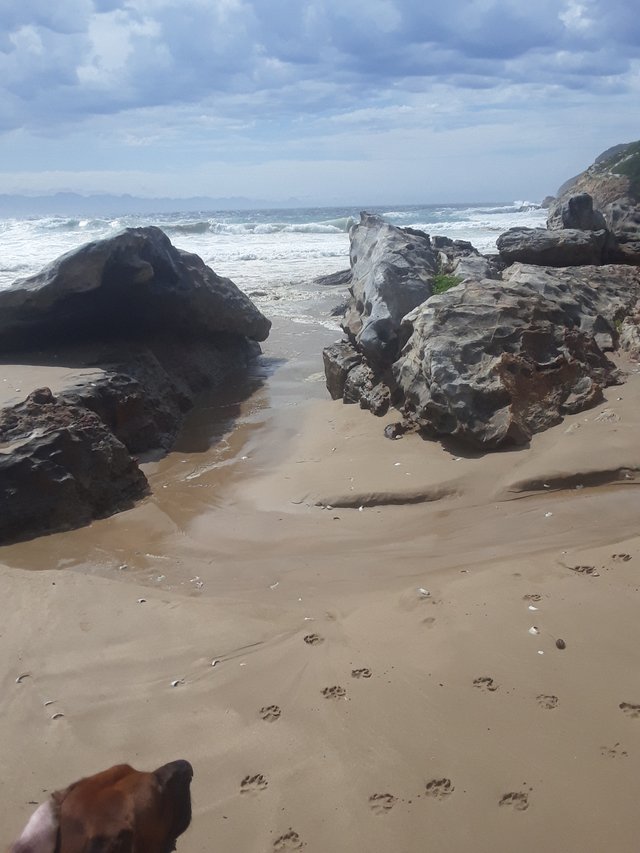 The same geological channel as seen above in previous photo, but with clear light of day.