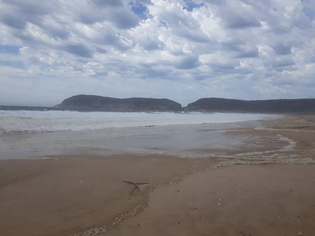 A particularly high tide with heavy swell marks the equinox, much like a Spring tide, although it’s autumn.