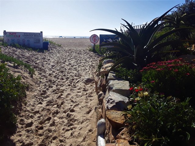 This is how far the above house is from the beach itself - it’s right at the beach actually.