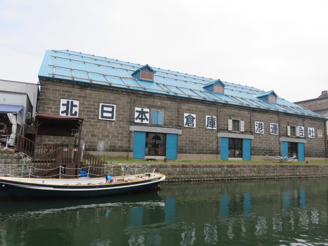 A warehouse and a Bikkuri Donkey restaurant, which is from Hokkaido.