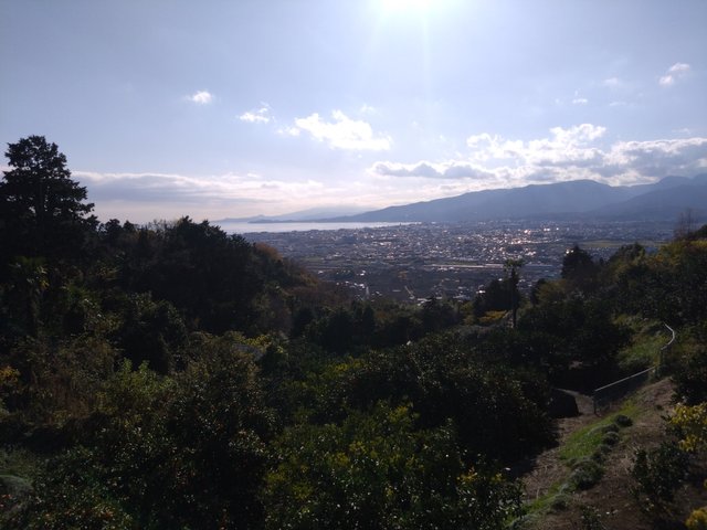 There are some nice views looking over Odawara towards Izu.