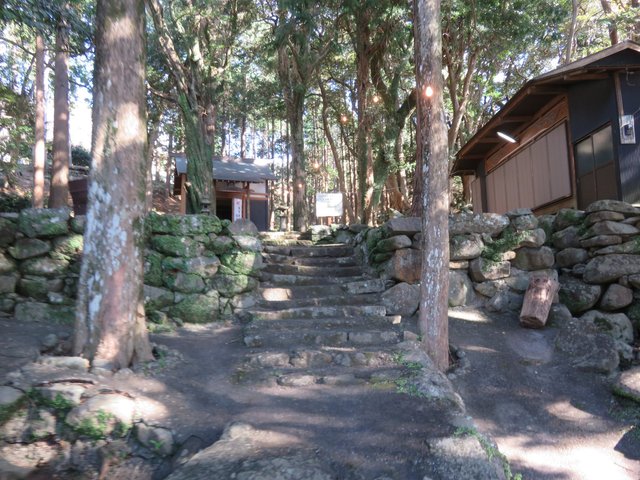 Past a little shrine and off up into the mountains again.