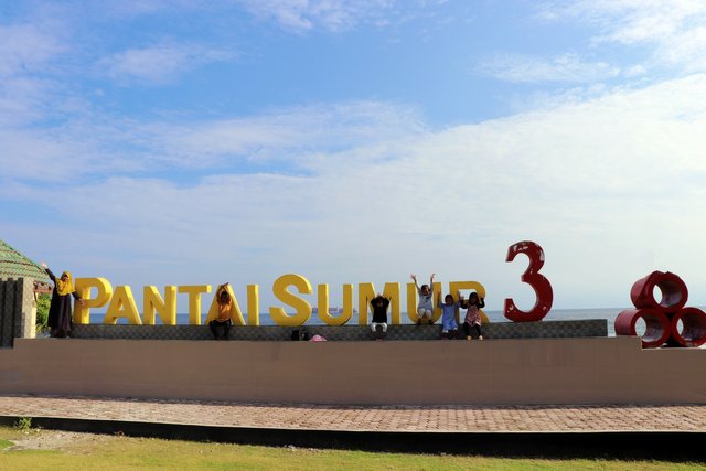 [PW#3/2020] Sumur Tiga Beach: White Sand is Good Background & Wells have Historical Moment