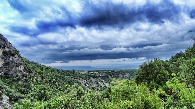 Clouds over the mountains - and at the horizon the sea