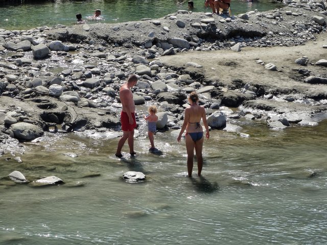 Have a bath in the river Lengarica