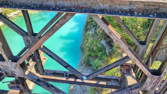 The coloured water of Lengarica