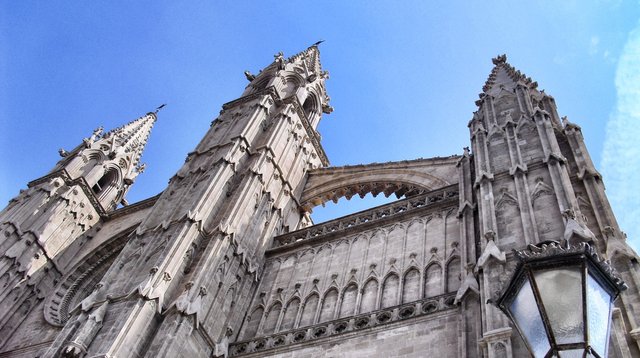 The cathedral of Palma de Mallorca, near the ”Ballermann”