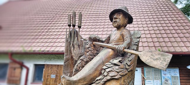 A paddling man, made by wood