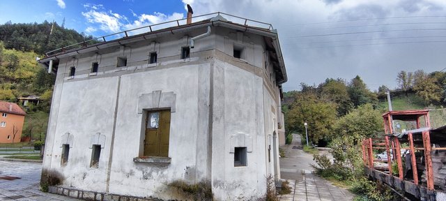 It’s like a fortress: The signal box