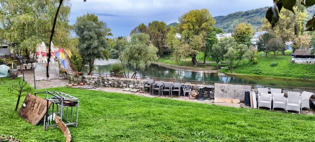 Behind the fortress is the river