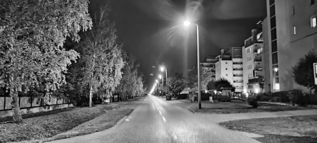 Streets at night - in summertime all the buildiung ion the right are full of tourists