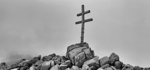 Double cross on the peak