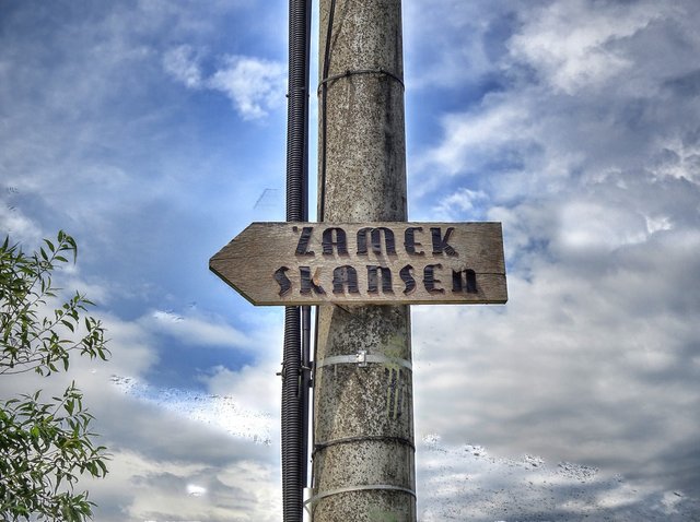 Sign to the castle