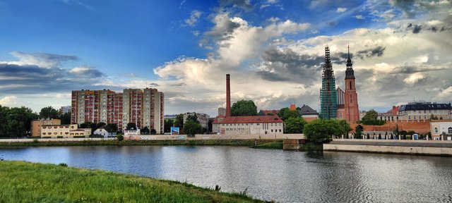Between the near and the far history: The skyline of Opole