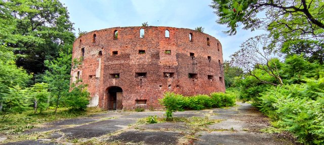 The Fortress looks like the Amphitheater in Rome