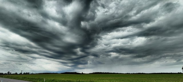 Flat land on Møn: Camøno Trail under dark clouds