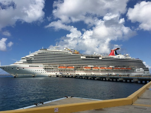 Cruise ship ”Carnival Magic”.