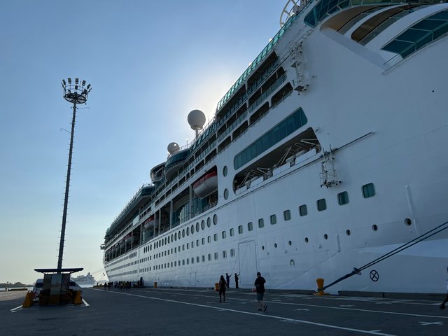 Liner ”Vision of the seas”.