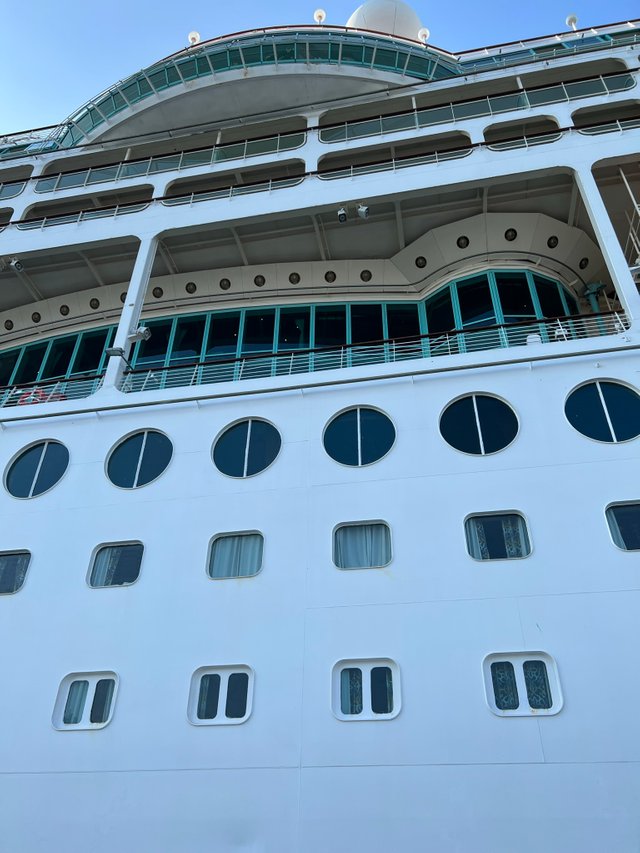 Liner. ”Vision of the seas”, what are the cabins here.